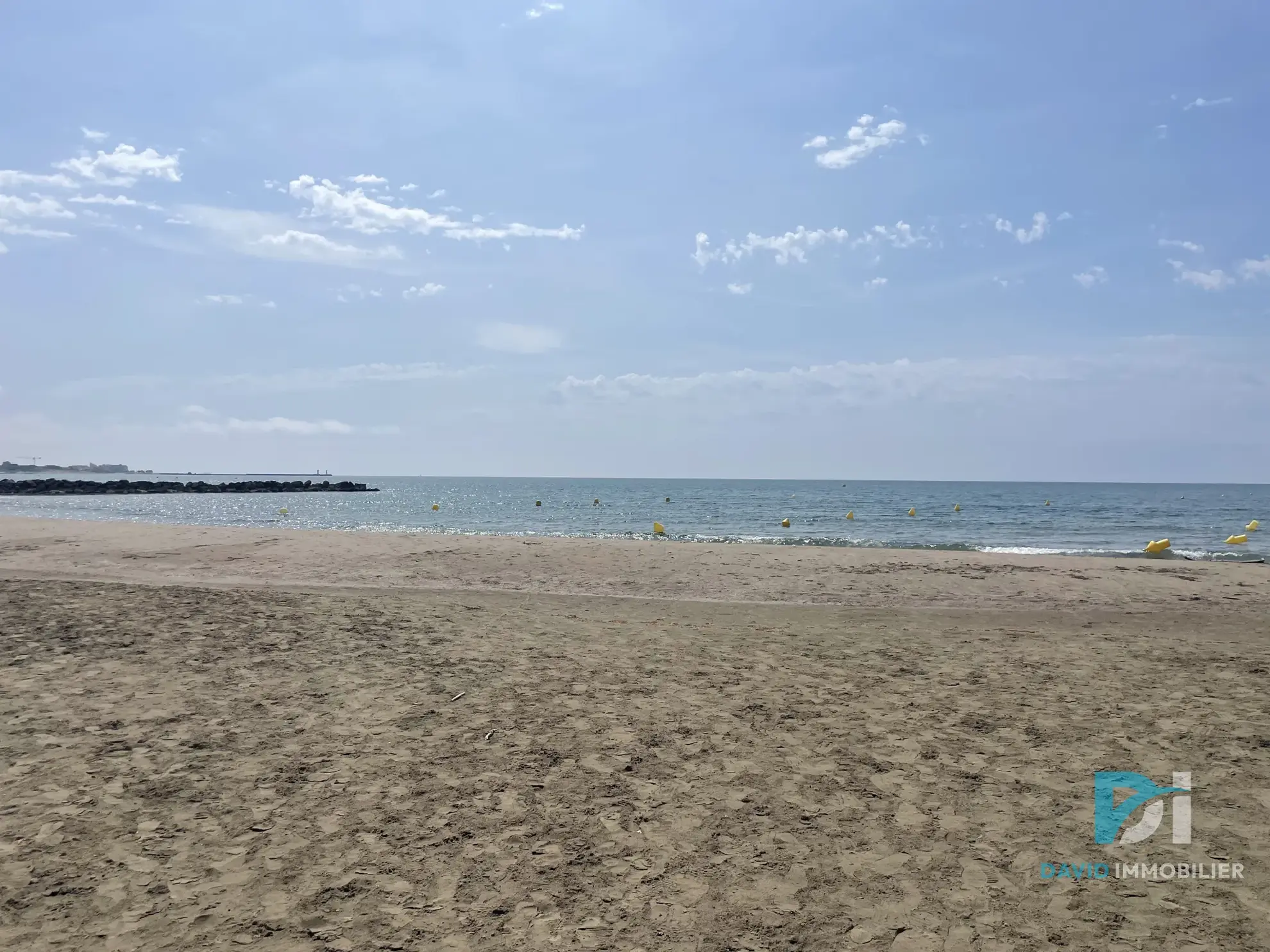 Villa à Vias Plage à quelques mètres de la plage avec dépendance et grand terrain 