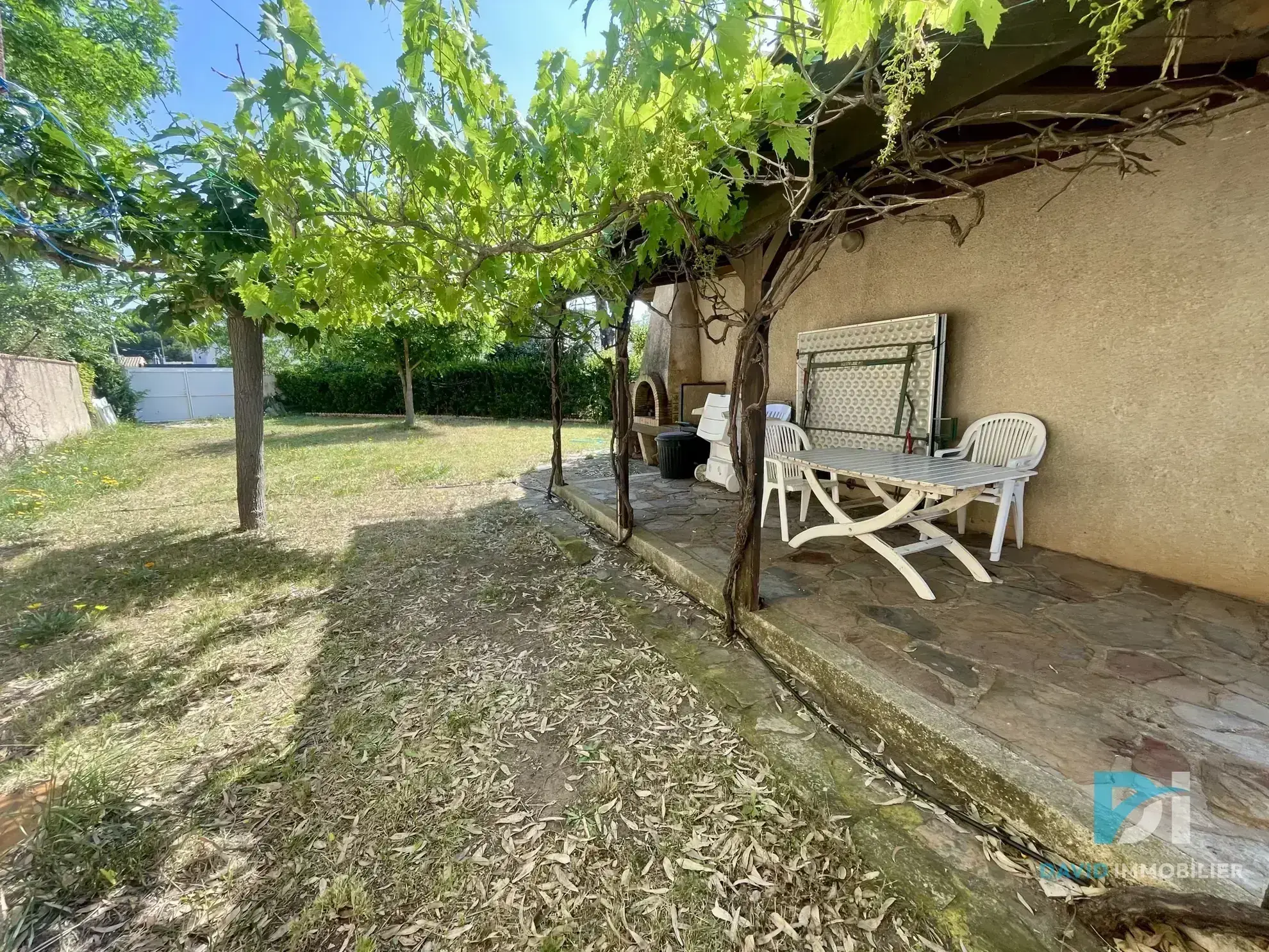 Villa à Vias Plage à quelques mètres de la plage avec dépendance et grand terrain 