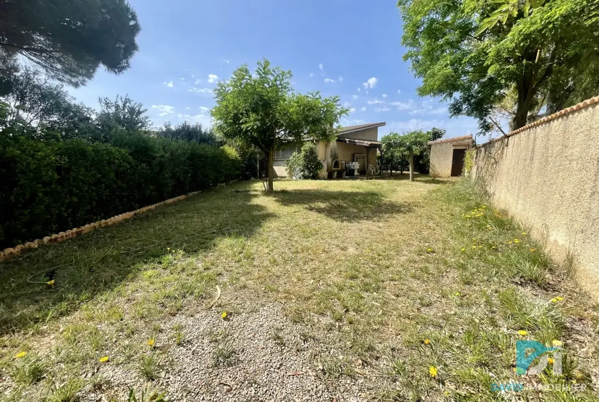 Villa à Vias Plage à quelques mètres de la plage avec dépendance et grand terrain 