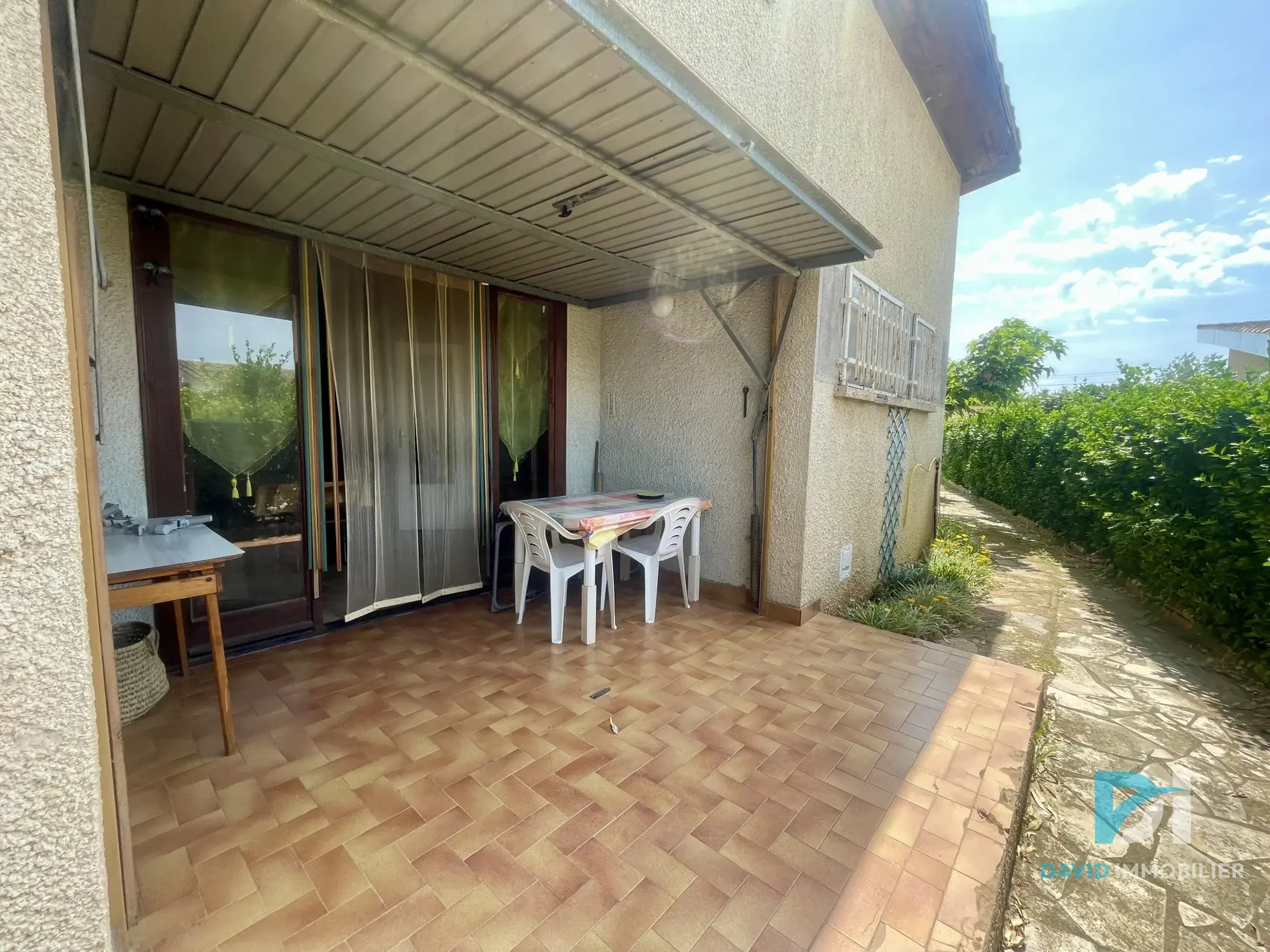 Villa à Vias Plage à quelques mètres de la plage avec dépendance et grand terrain 