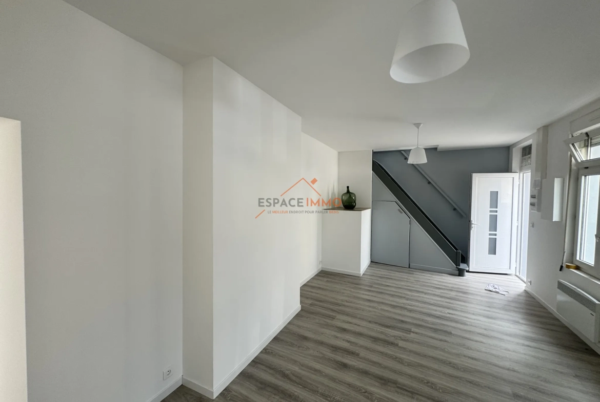 Maison rénovée à Haveluy avec jardin, 2 chambres, idéale pour premier achat ou investissement - Classe énergie E 