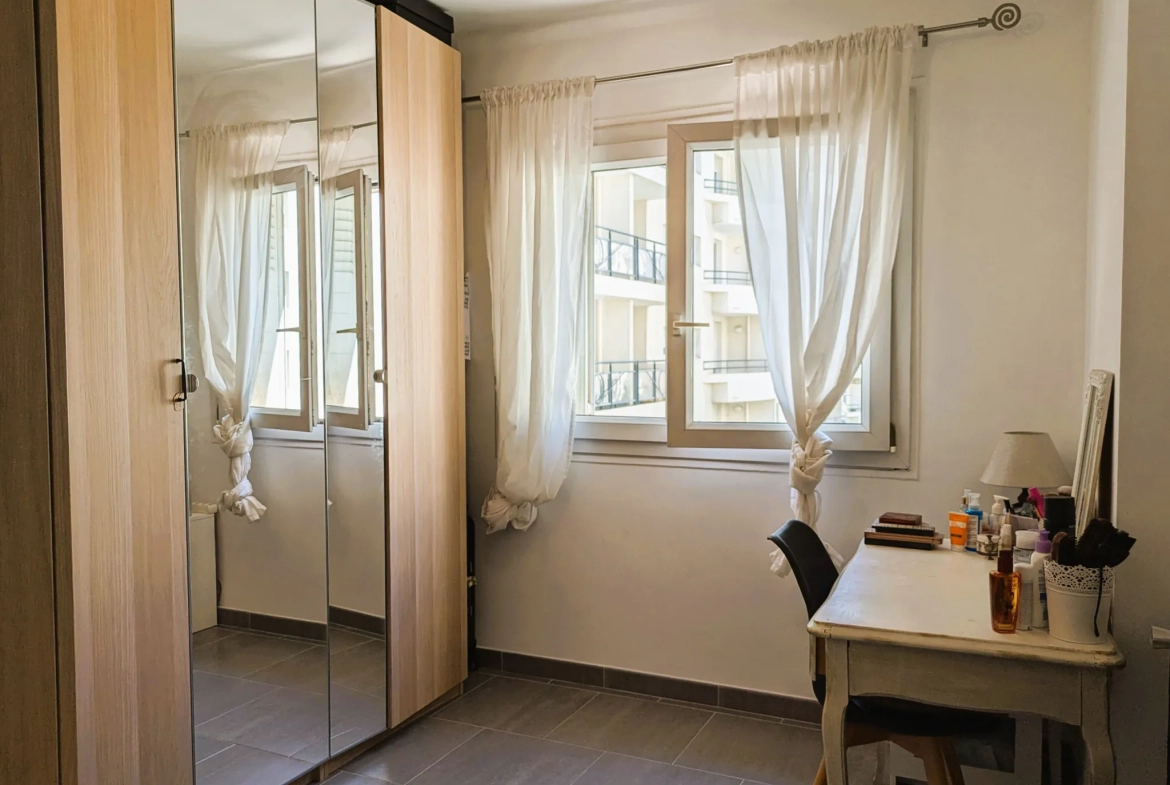 Appartement à vendre à Marseille entre Baille et La Timone avec balcon et stationnement 