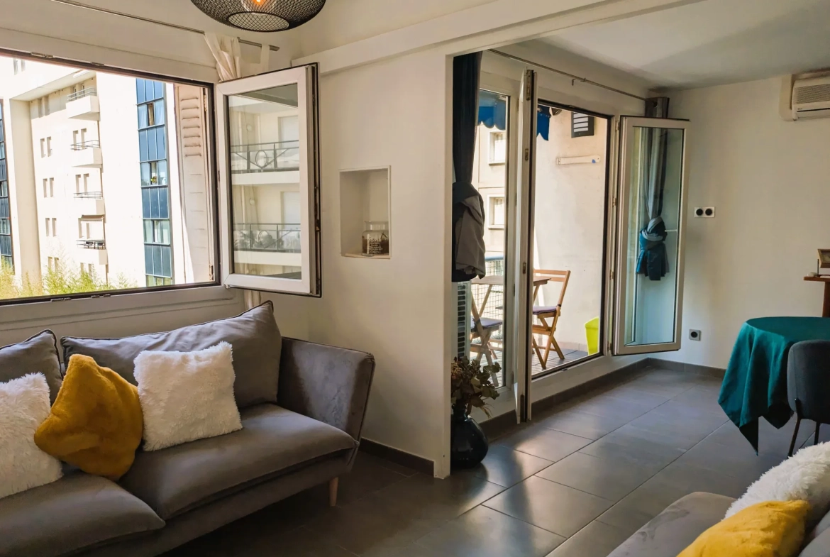 Appartement à vendre à Marseille entre Baille et La Timone avec balcon et stationnement 