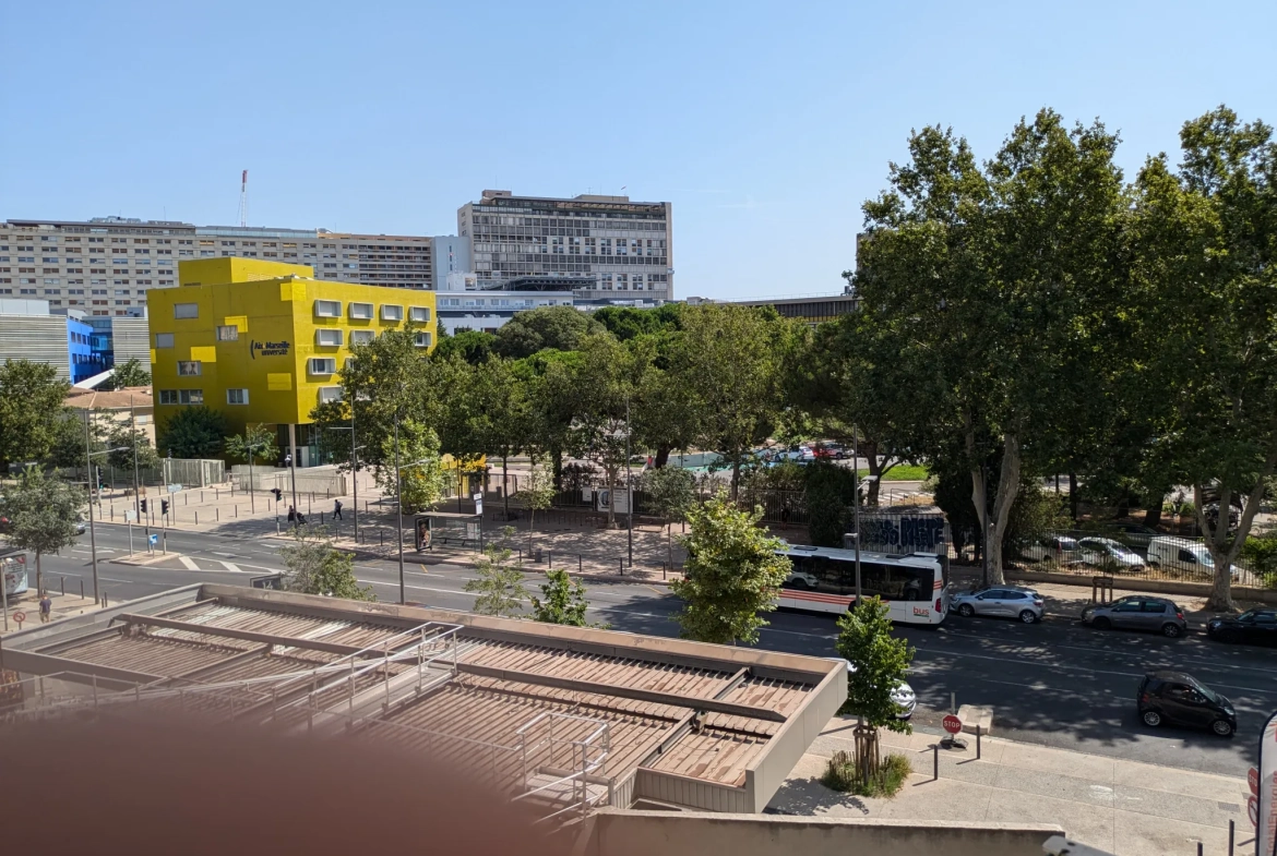 Appartement à vendre à Marseille entre Baille et La Timone avec balcon et stationnement 