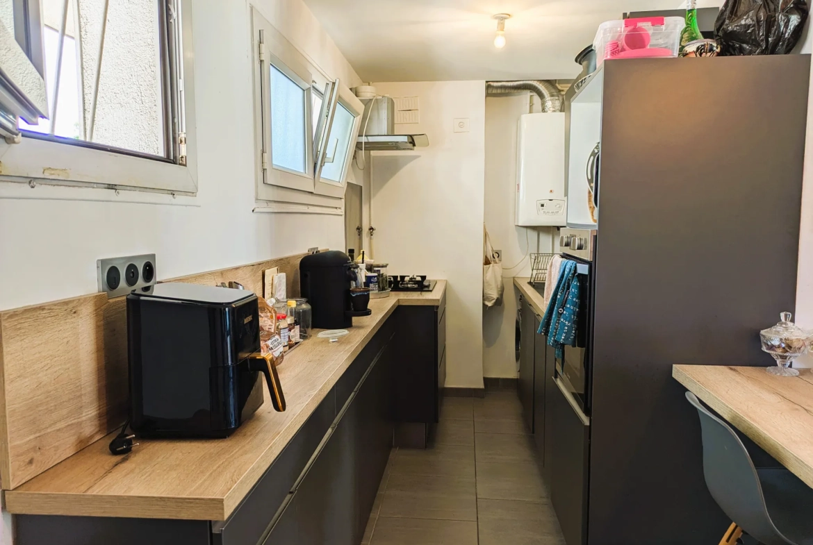 Appartement à vendre à Marseille entre Baille et La Timone avec balcon et stationnement 