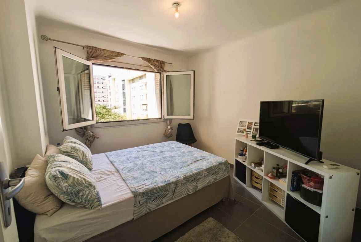 Appartement à vendre à Marseille entre Baille et La Timone avec balcon et stationnement 
