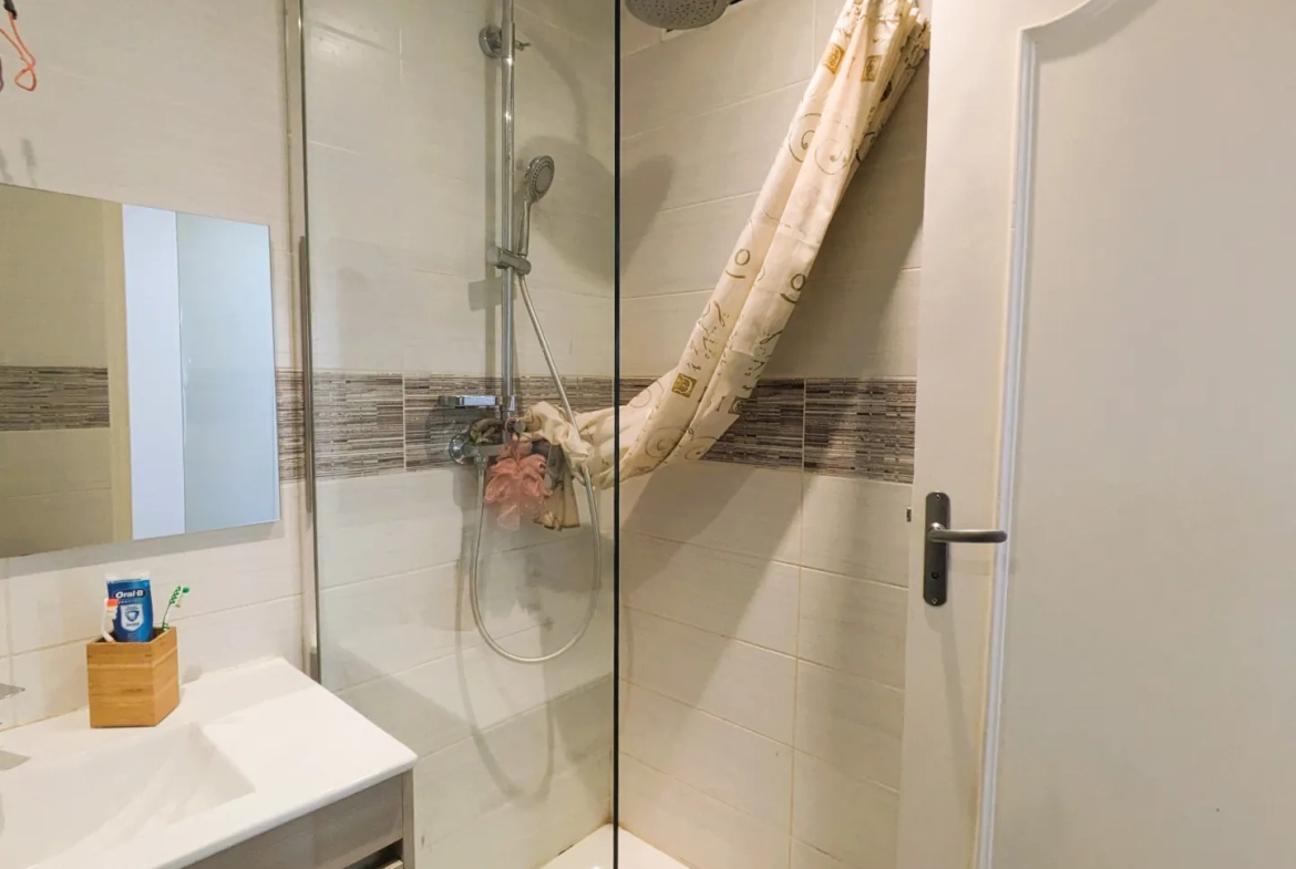 Appartement à vendre à Marseille entre Baille et La Timone avec balcon et stationnement 