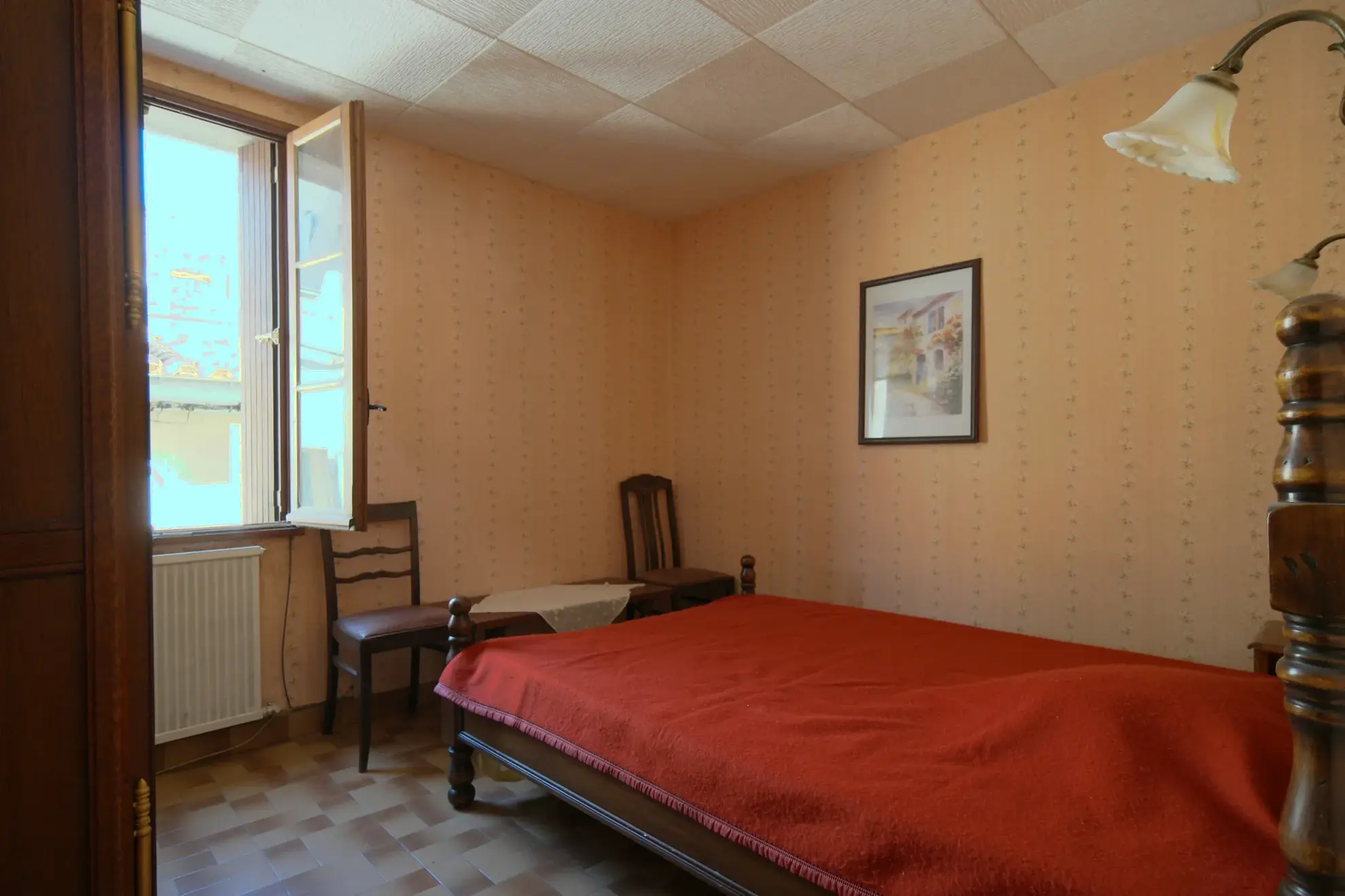Appartement 3 pièces à vendre à Narbonne, idéalement situé près de la place de la Mairie 