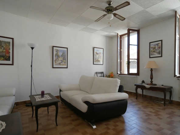 Appartement 3 pièces à vendre à Narbonne, idéalement situé près de la place de la Mairie