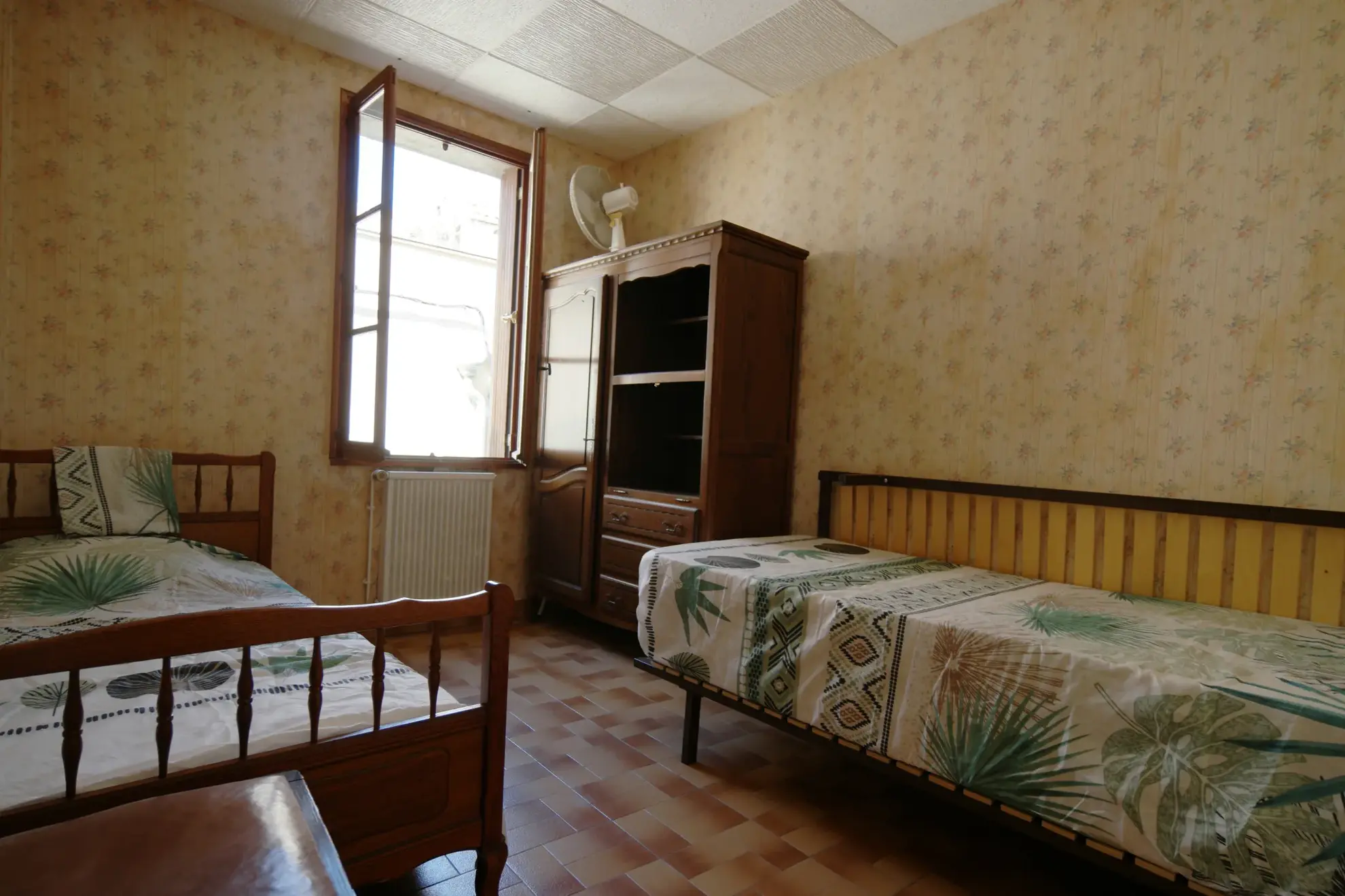 Appartement 3 pièces à vendre à Narbonne, idéalement situé près de la place de la Mairie 