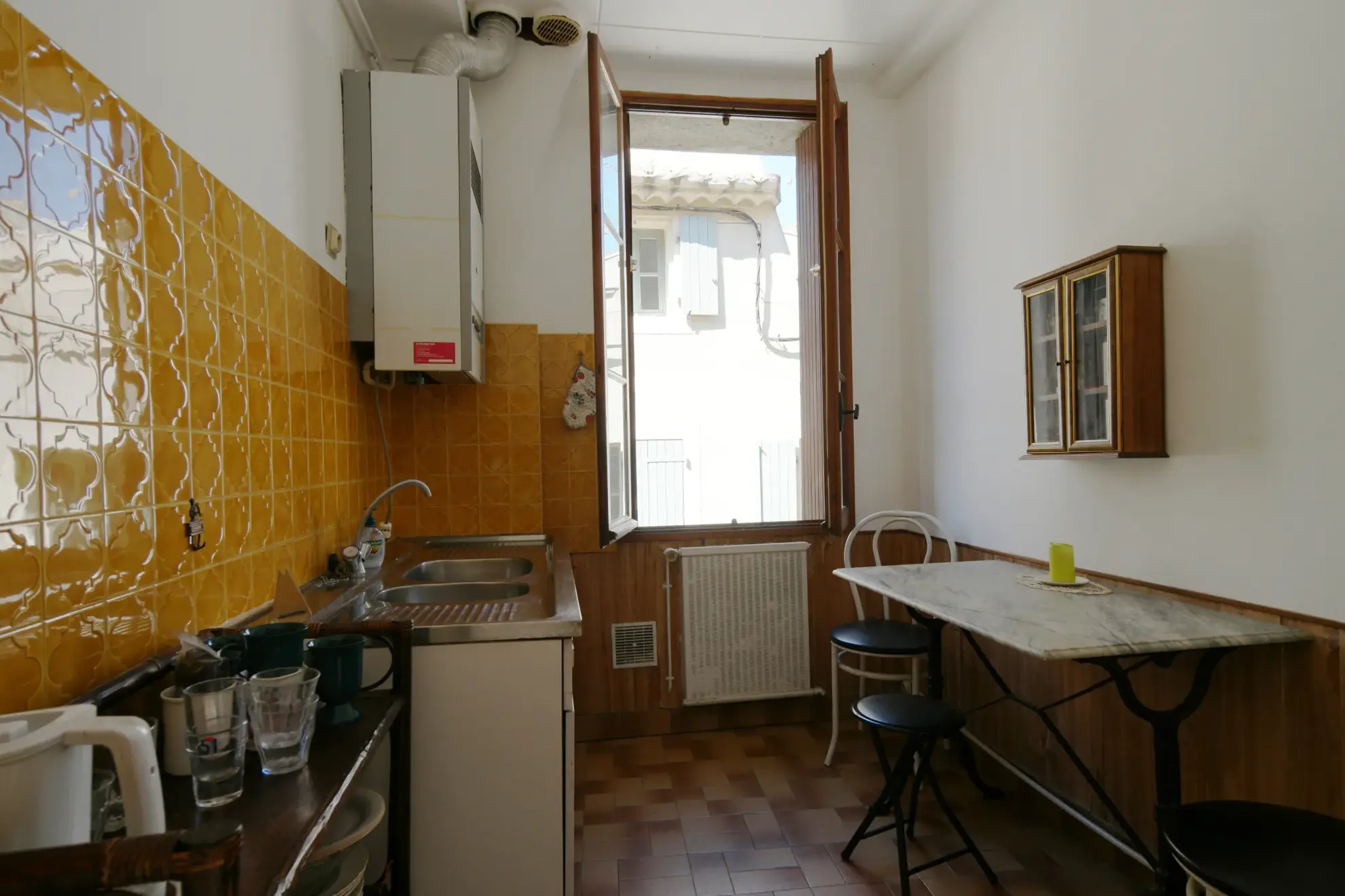 Appartement 3 pièces à vendre à Narbonne, idéalement situé près de la place de la Mairie 