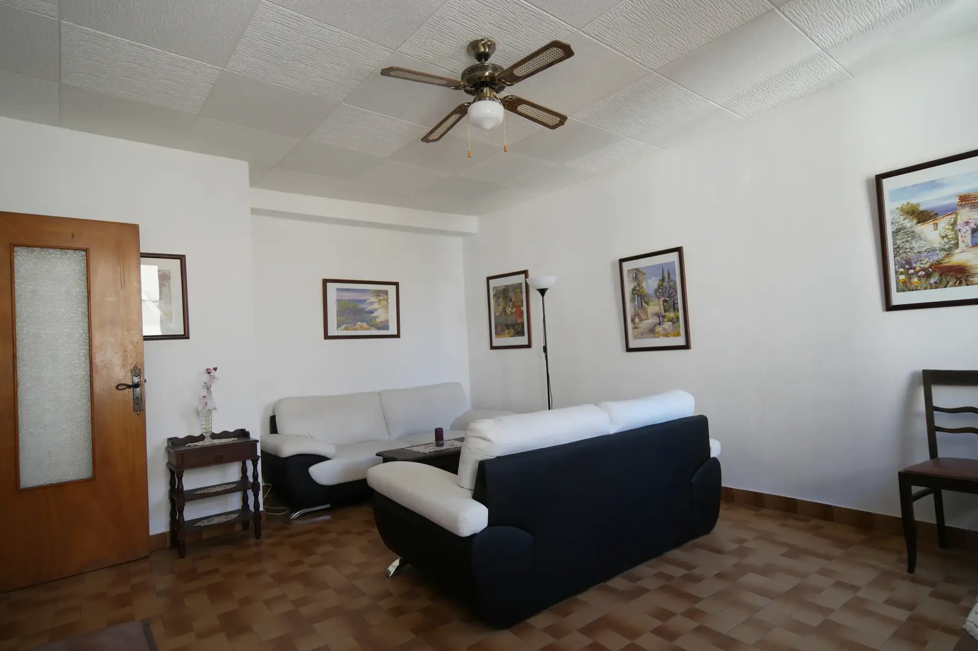 Appartement 3 pièces à vendre à Narbonne, idéalement situé près de la place de la Mairie 