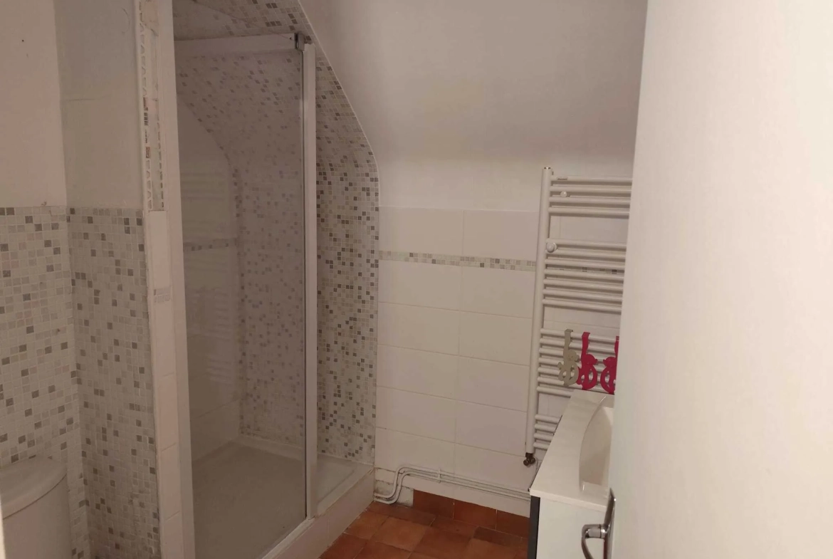 Maison spacieuse de 127m² à Courtomer avec sous-sol et terrain de 1000 m² 