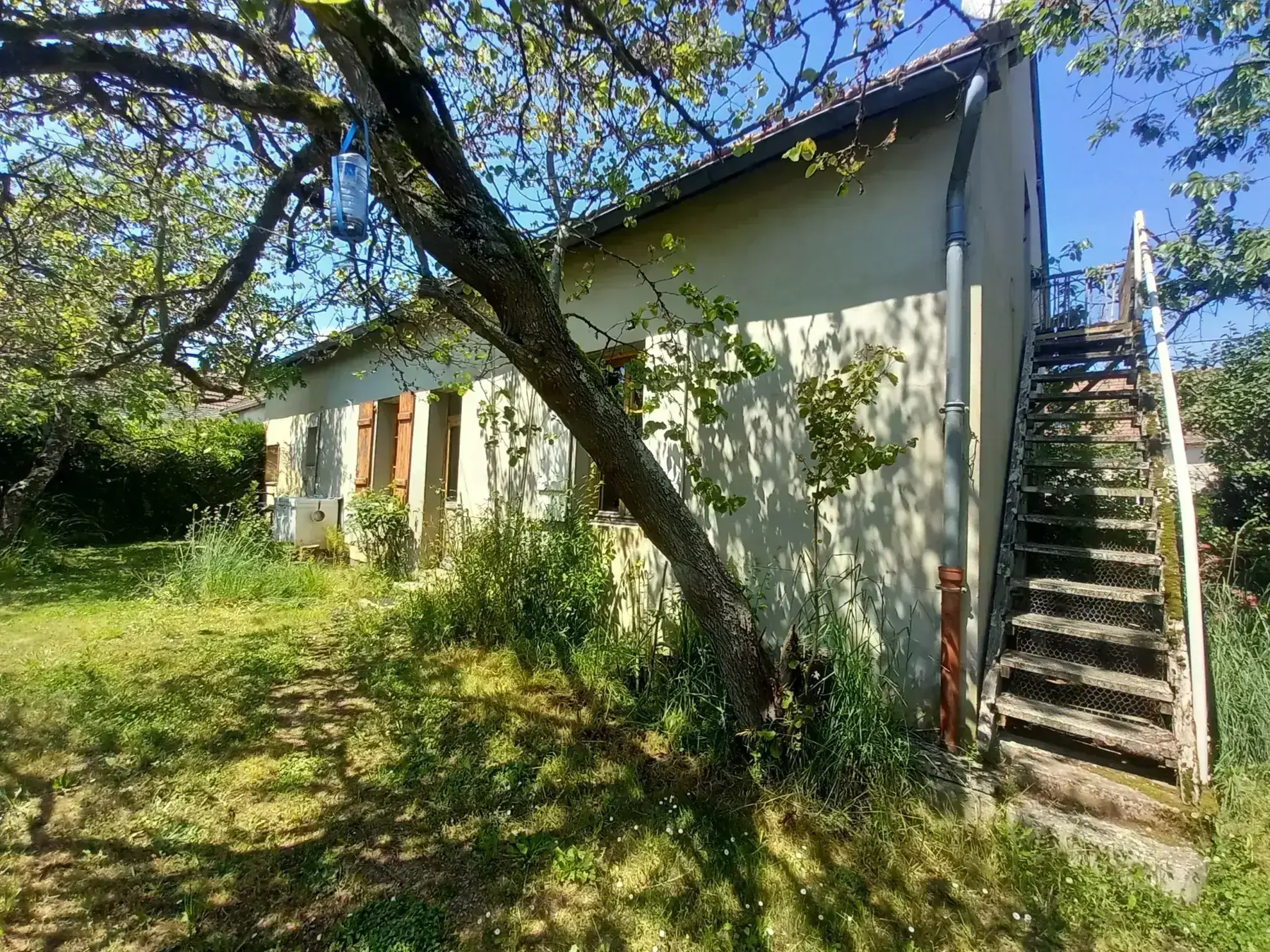 Charme maison de village avec potentiel de 2 chambres à La Chapelle aux Chasses 