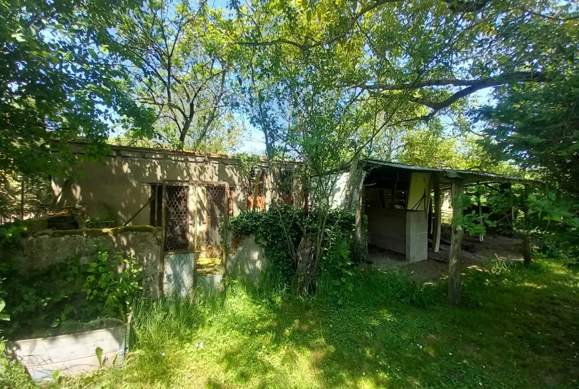 Charme maison de village avec potentiel de 2 chambres à La Chapelle aux Chasses 