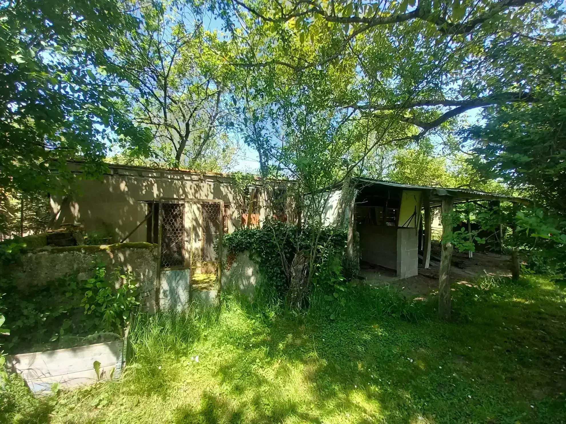 Charme maison de village avec potentiel de 2 chambres à La Chapelle aux Chasses 