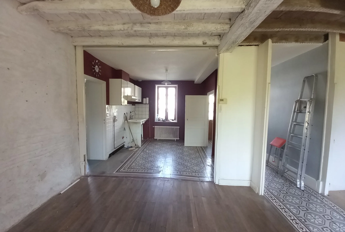 Charme maison de village avec potentiel de 2 chambres à La Chapelle aux Chasses 