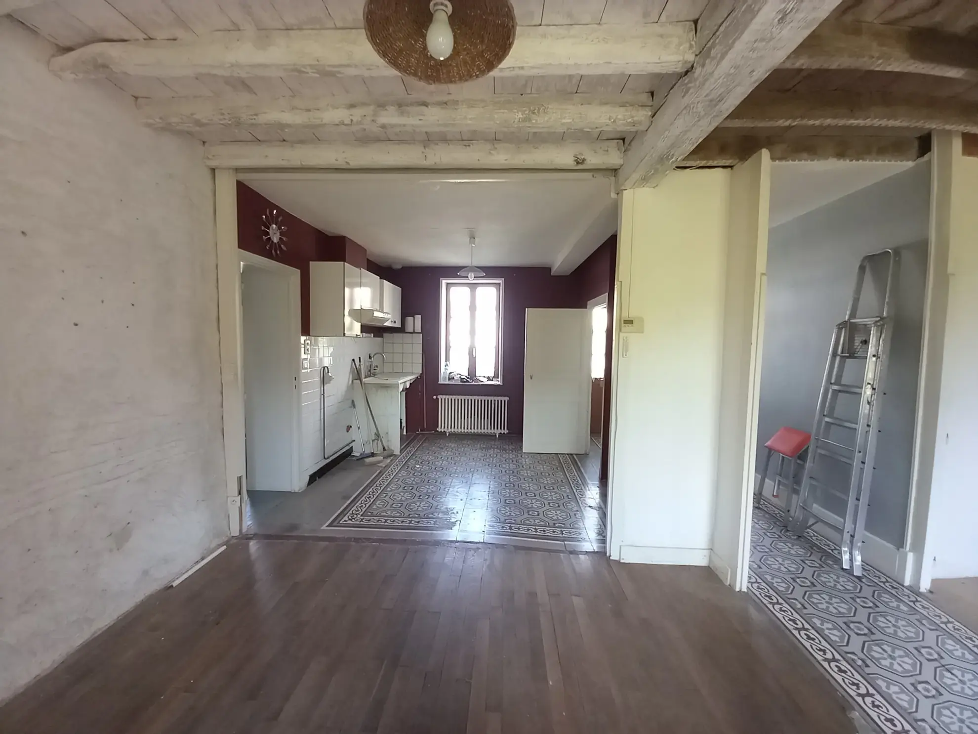 Charme maison de village avec potentiel de 2 chambres à La Chapelle aux Chasses 