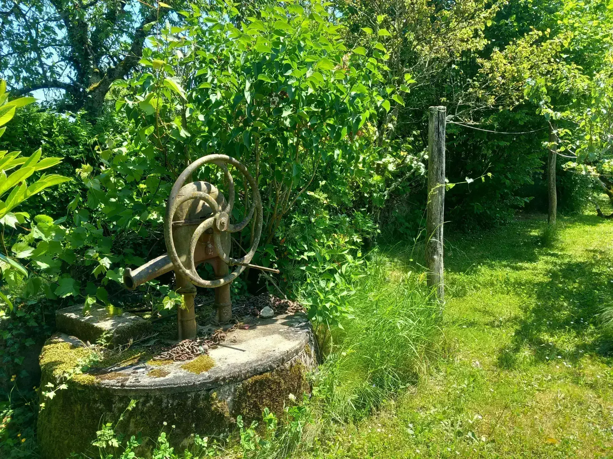 Charme maison de village avec potentiel de 2 chambres à La Chapelle aux Chasses 