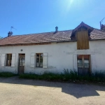 Charme maison de village avec potentiel de 2 chambres à La Chapelle aux Chasses