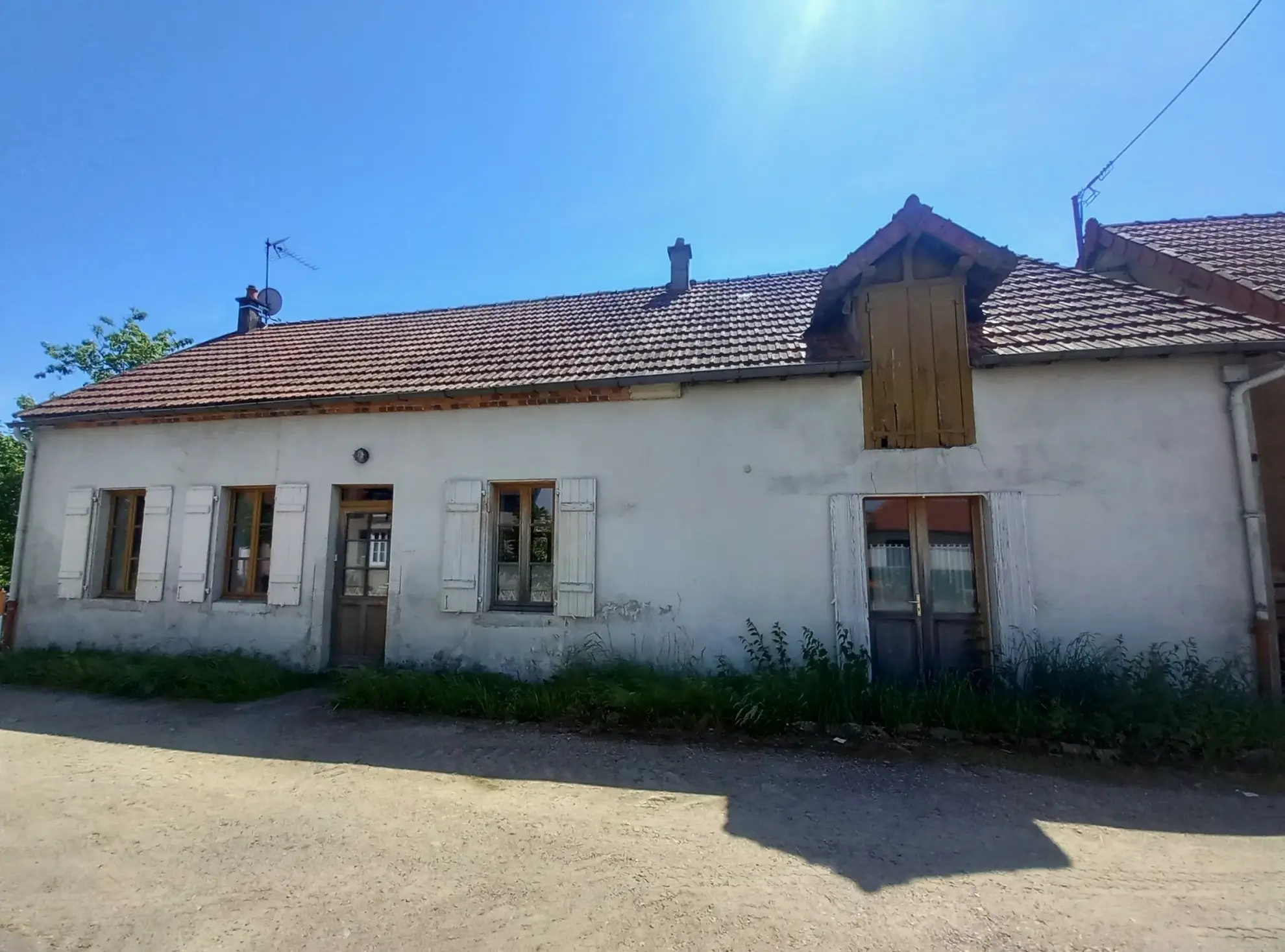 Charme maison de village avec potentiel de 2 chambres à La Chapelle aux Chasses 