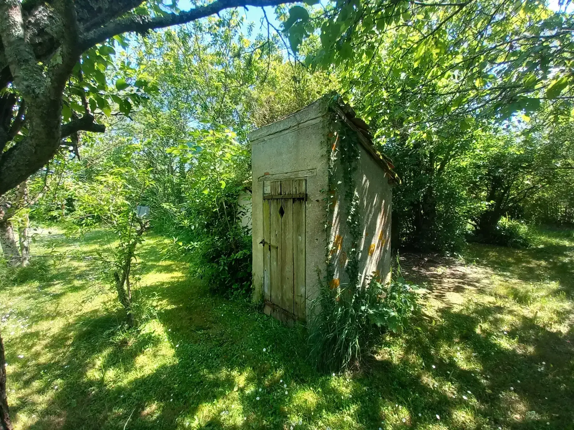 Charme maison de village avec potentiel de 2 chambres à La Chapelle aux Chasses 