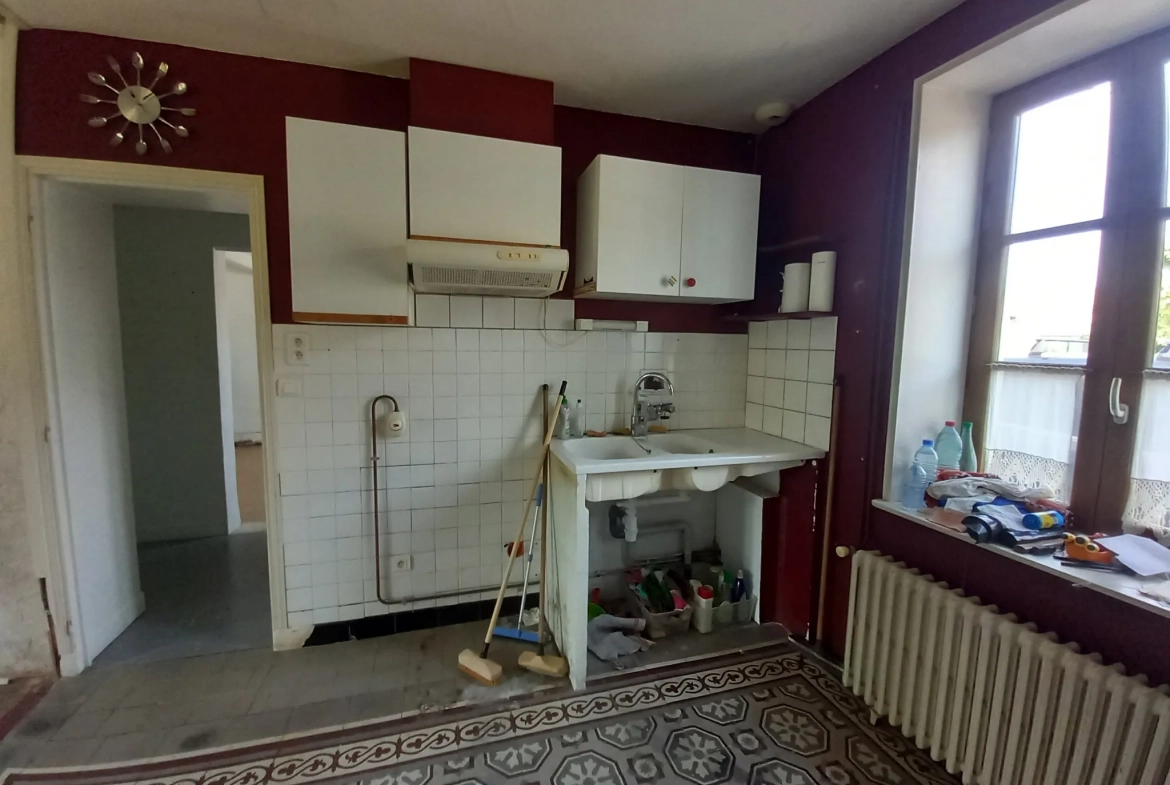 Charme maison de village avec potentiel de 2 chambres à La Chapelle aux Chasses 