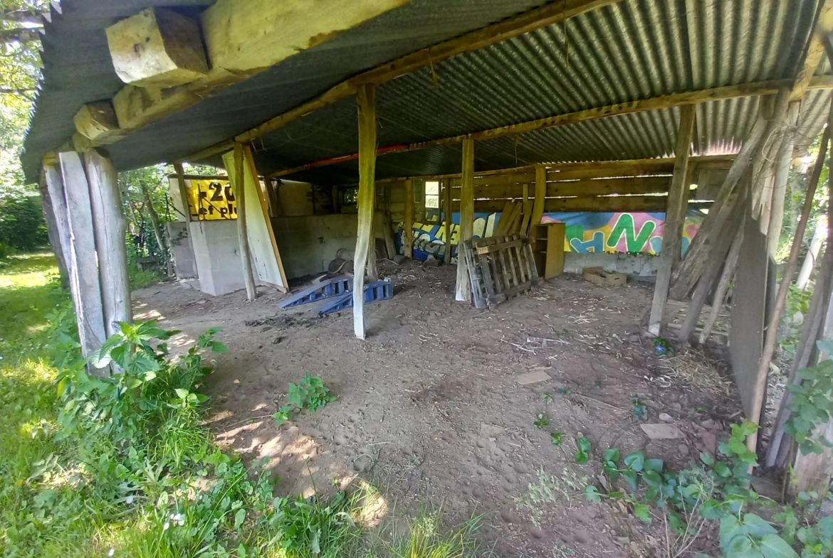 Charme maison de village avec potentiel de 2 chambres à La Chapelle aux Chasses 