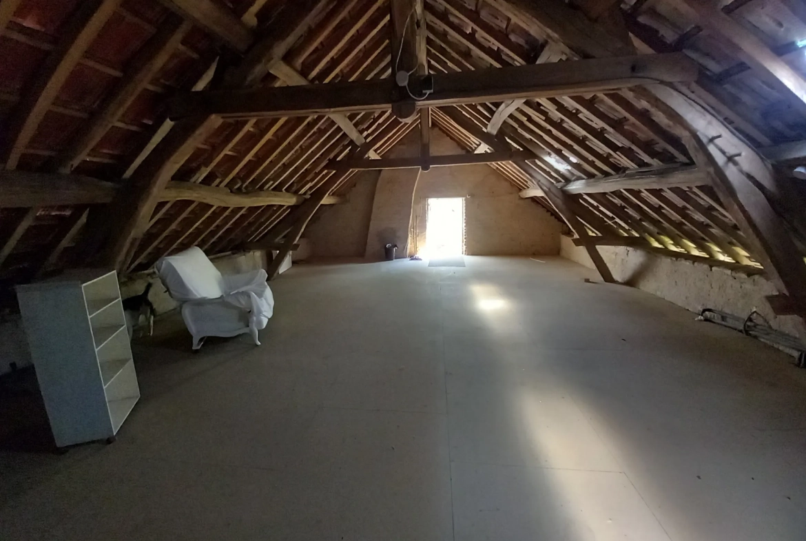 Charme maison de village avec potentiel de 2 chambres à La Chapelle aux Chasses 