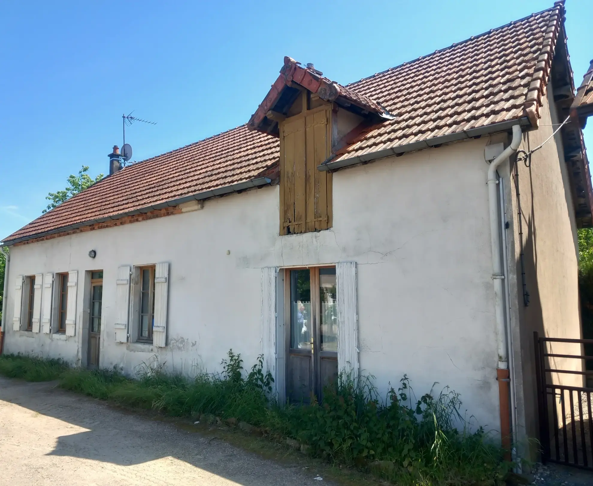 Charme maison de village avec potentiel de 2 chambres à La Chapelle aux Chasses 
