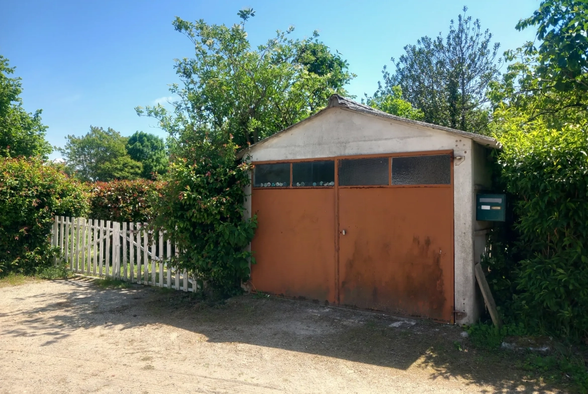 Charme maison de village avec potentiel de 2 chambres à La Chapelle aux Chasses 