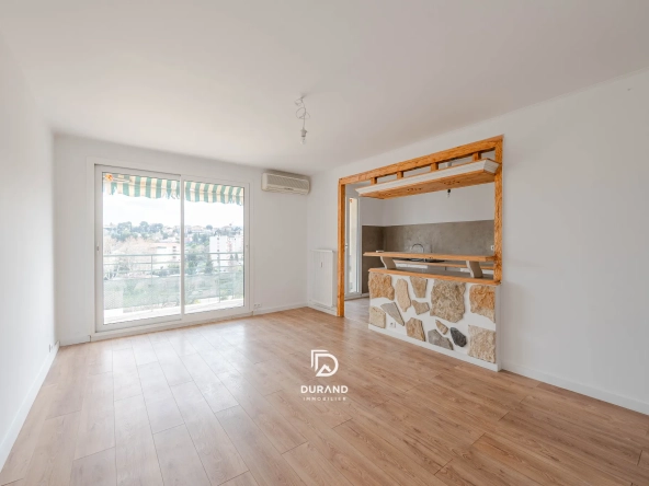 Appartement rénové 3 pièces avec terrasse et parking à Marseille 13ème