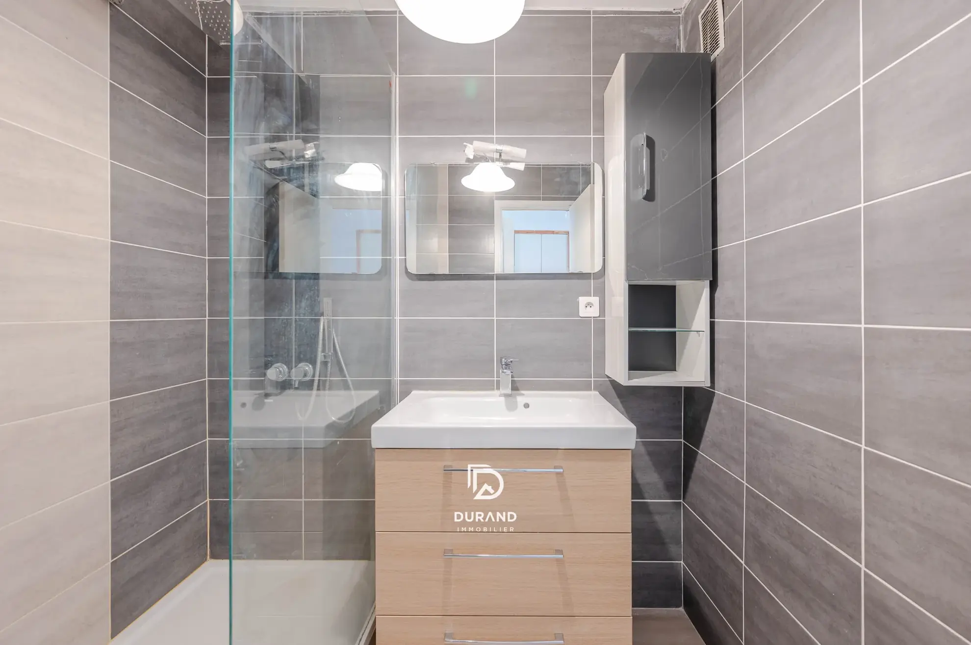 Appartement rénové 3 pièces avec terrasse et parking à Marseille 13ème 