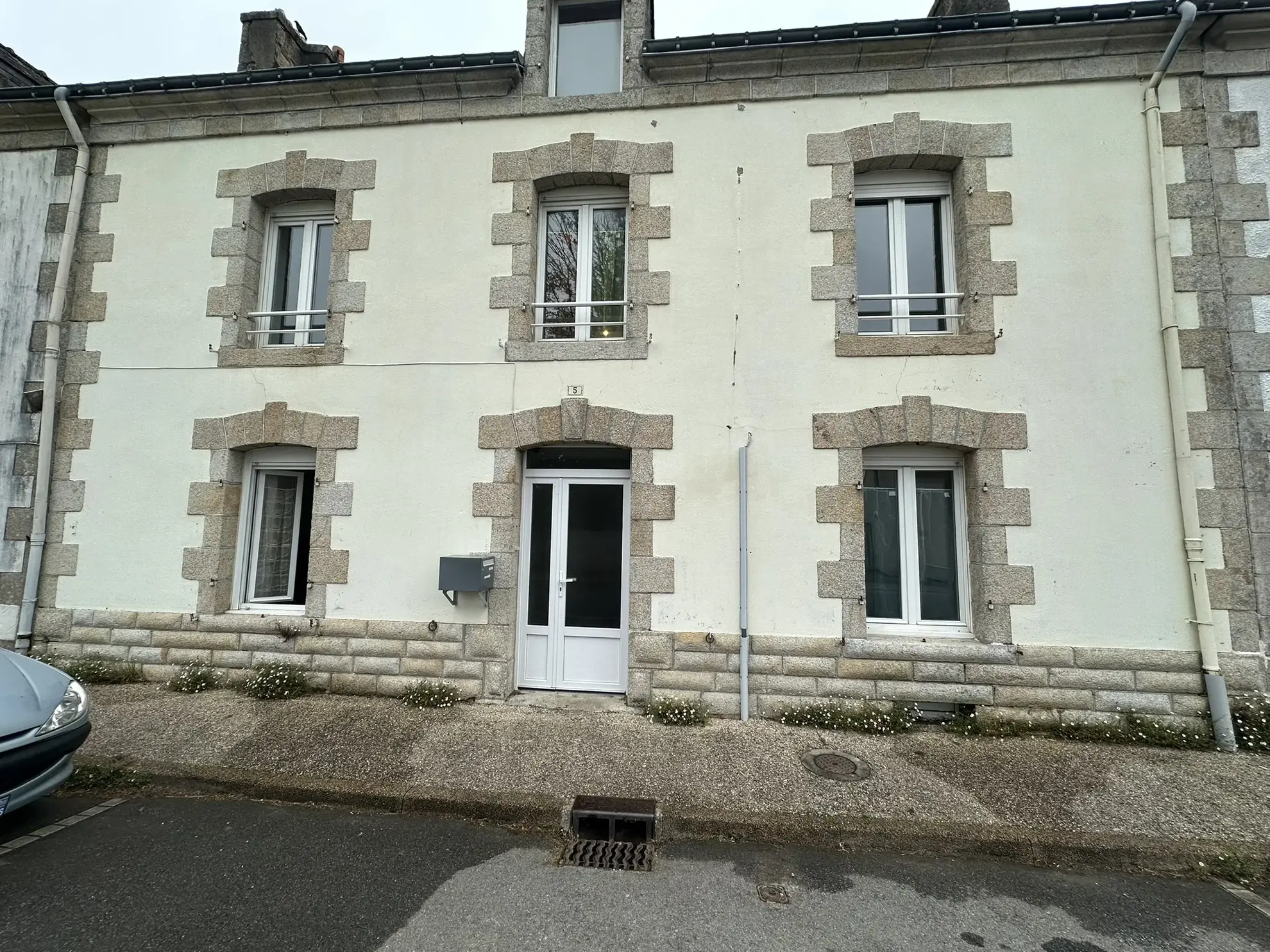 Maison lumineuse de 149 m² à La Chapelle-Neuve avec jardin et mezzanine 