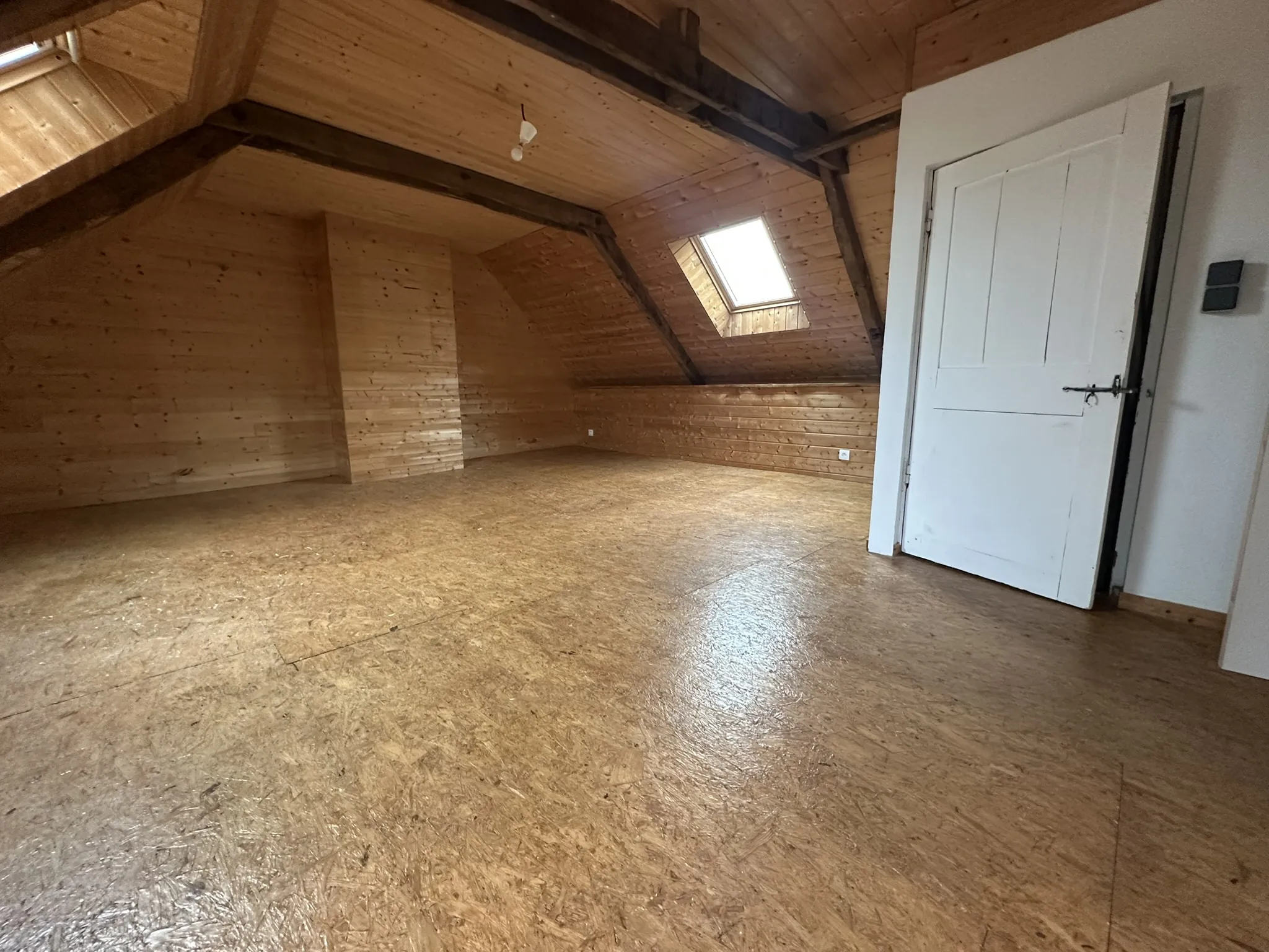Maison lumineuse de 149 m² à La Chapelle-Neuve avec jardin et mezzanine 