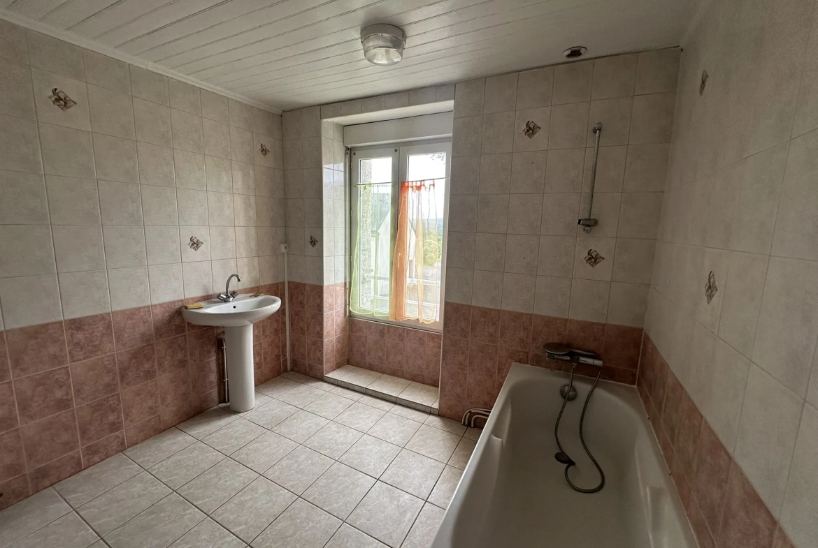 Maison lumineuse de 149 m² à La Chapelle-Neuve avec jardin et mezzanine 