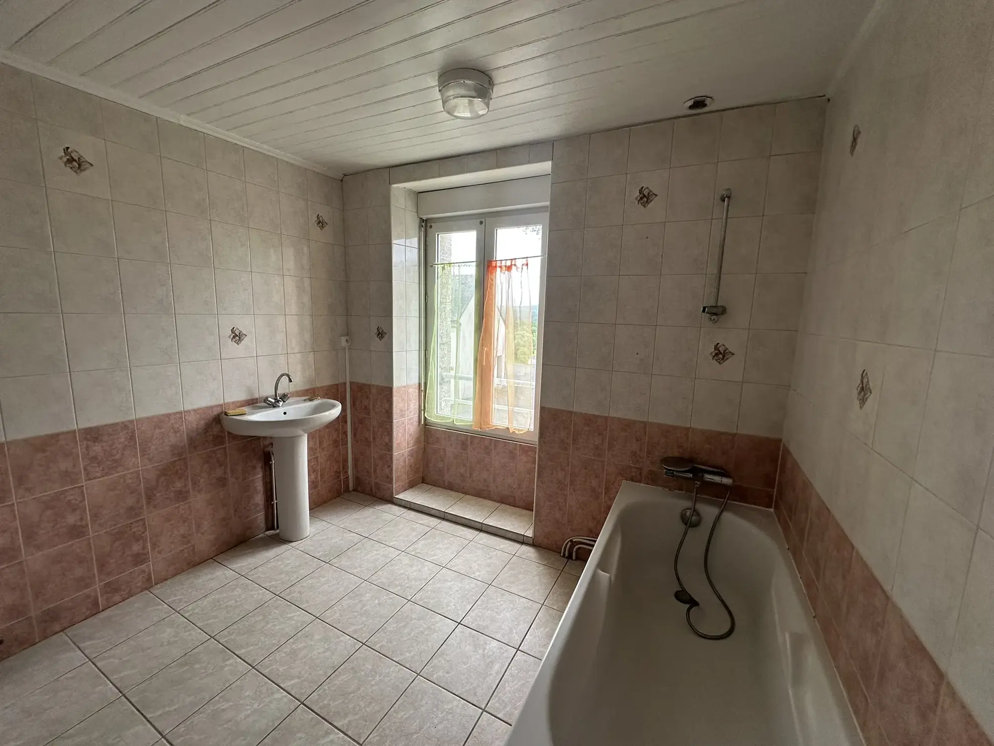 Maison lumineuse de 149 m² à La Chapelle-Neuve avec jardin et mezzanine 
