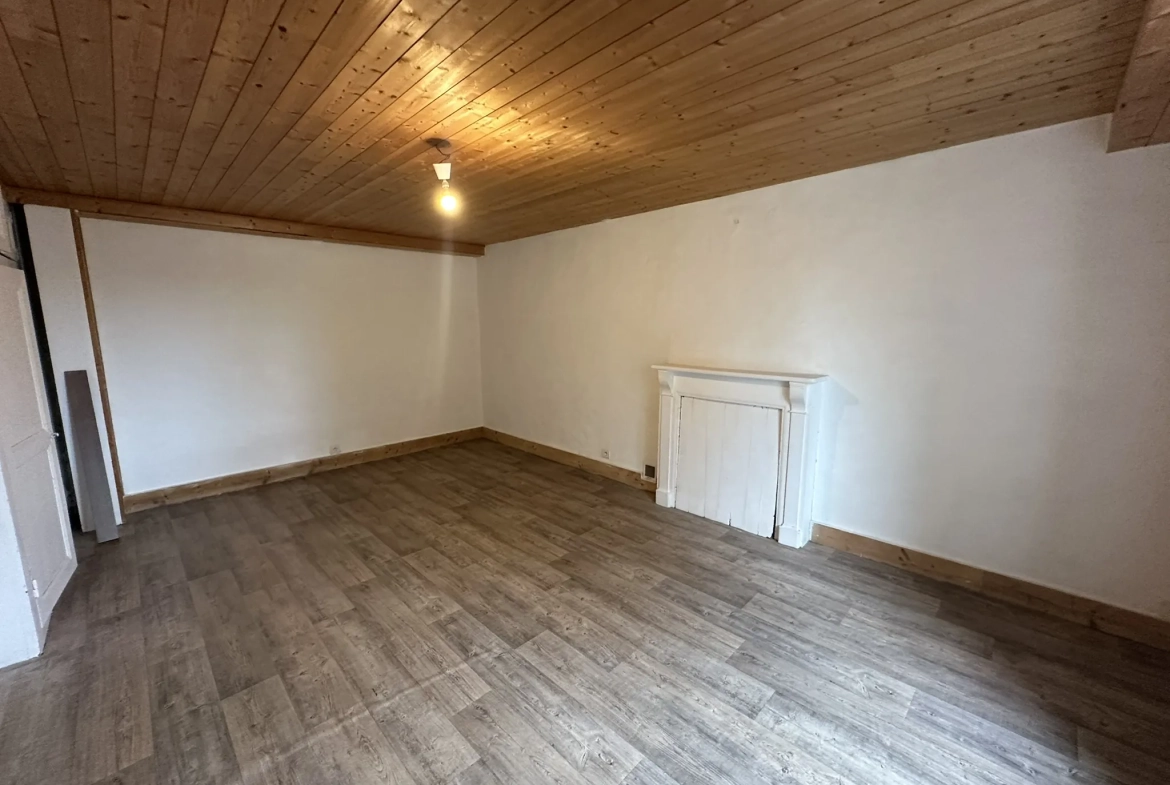 Maison lumineuse de 149 m² à La Chapelle-Neuve avec jardin et mezzanine 
