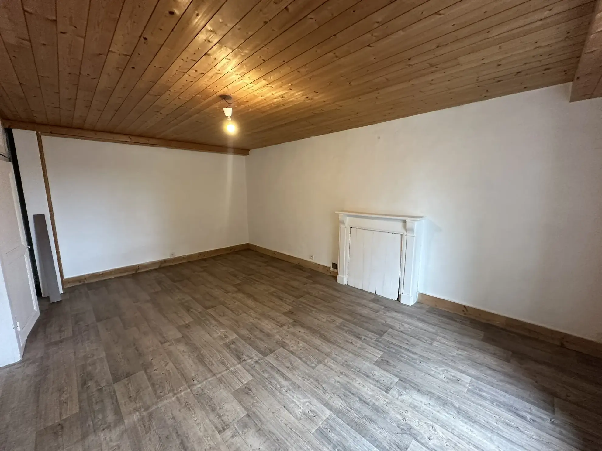 Maison lumineuse de 149 m² à La Chapelle-Neuve avec jardin et mezzanine 