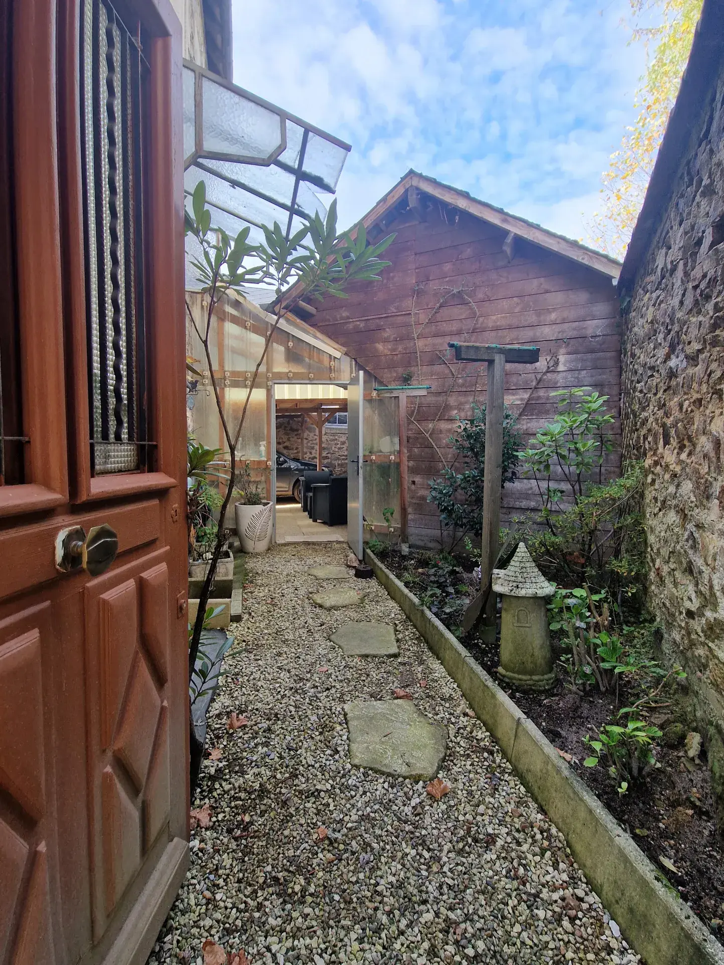 Maison en pierres avec extérieur cosy à Masseret, 4 chambres, jardin et accès facile 