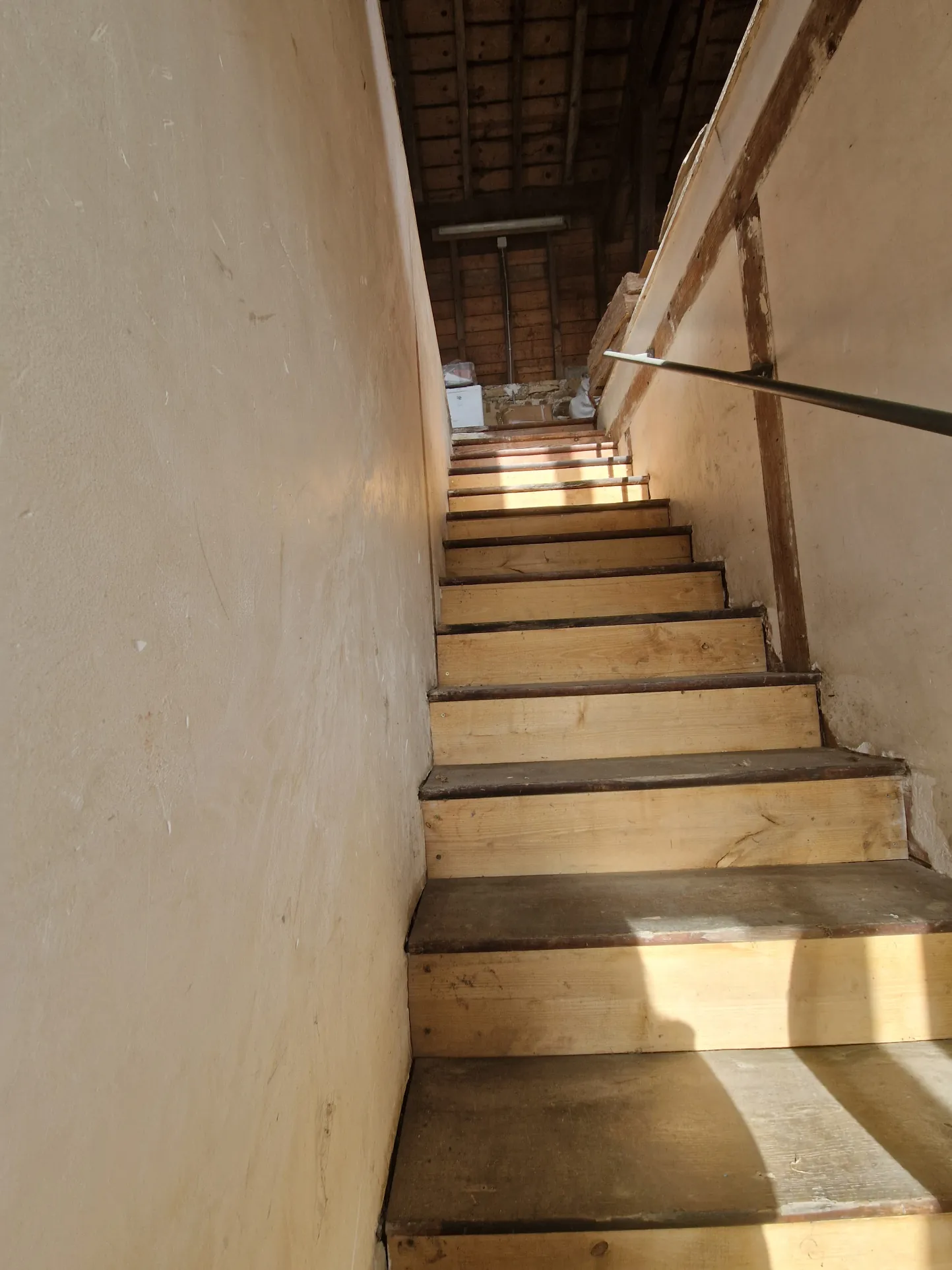 Maison en pierres avec extérieur cosy à Masseret, 4 chambres, jardin et accès facile 