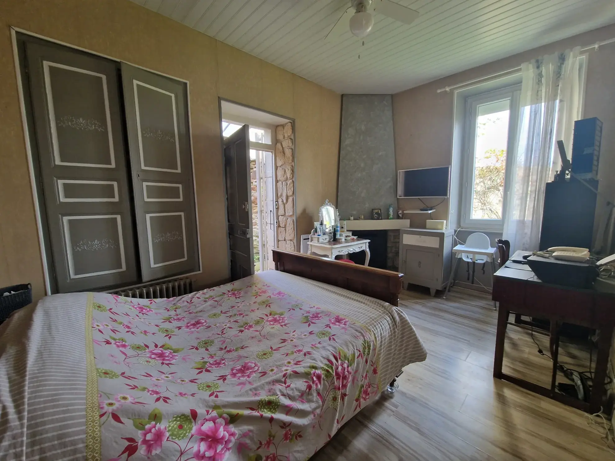 Maison en pierres avec extérieur cosy à Masseret, 4 chambres, jardin et accès facile 