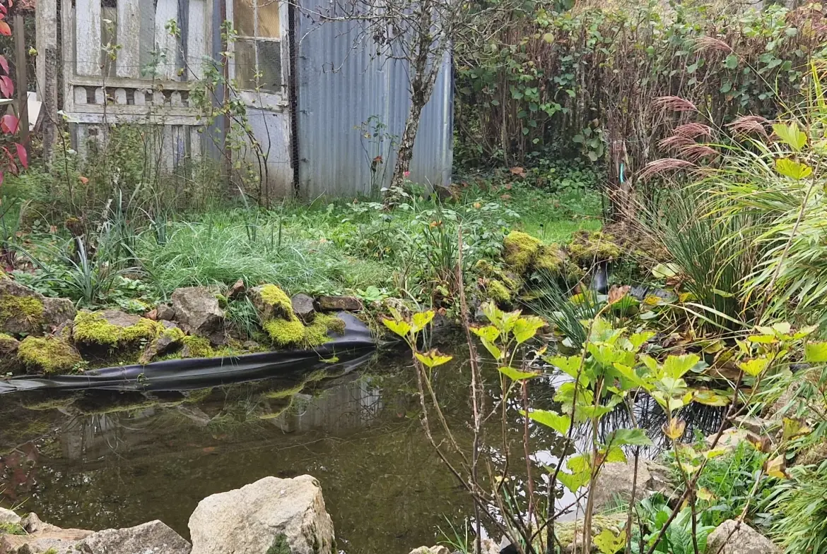 Maison en pierres avec extérieur cosy à Masseret, 4 chambres, jardin et accès facile 