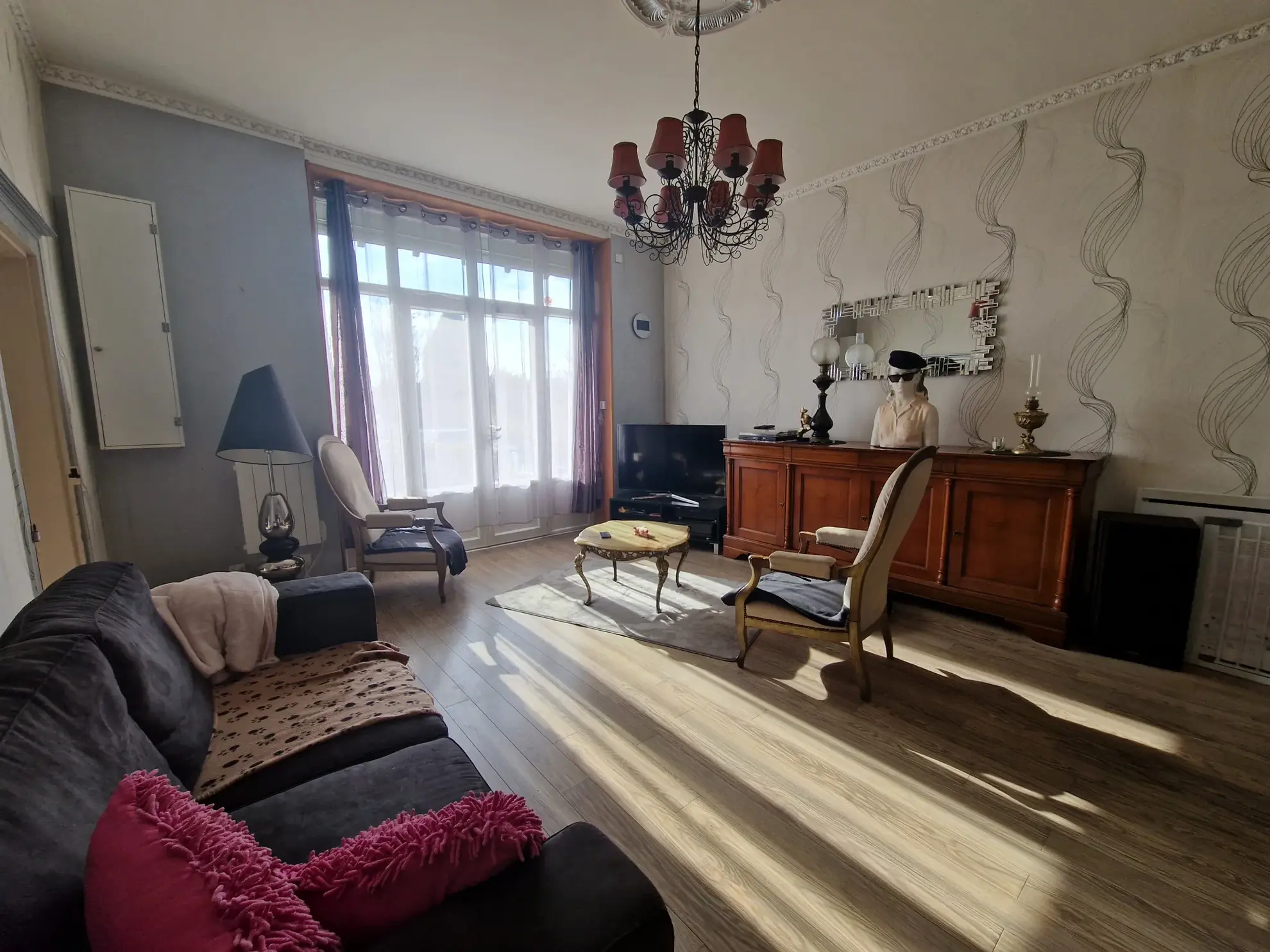 Maison en pierres avec extérieur cosy à Masseret, 4 chambres, jardin et accès facile 