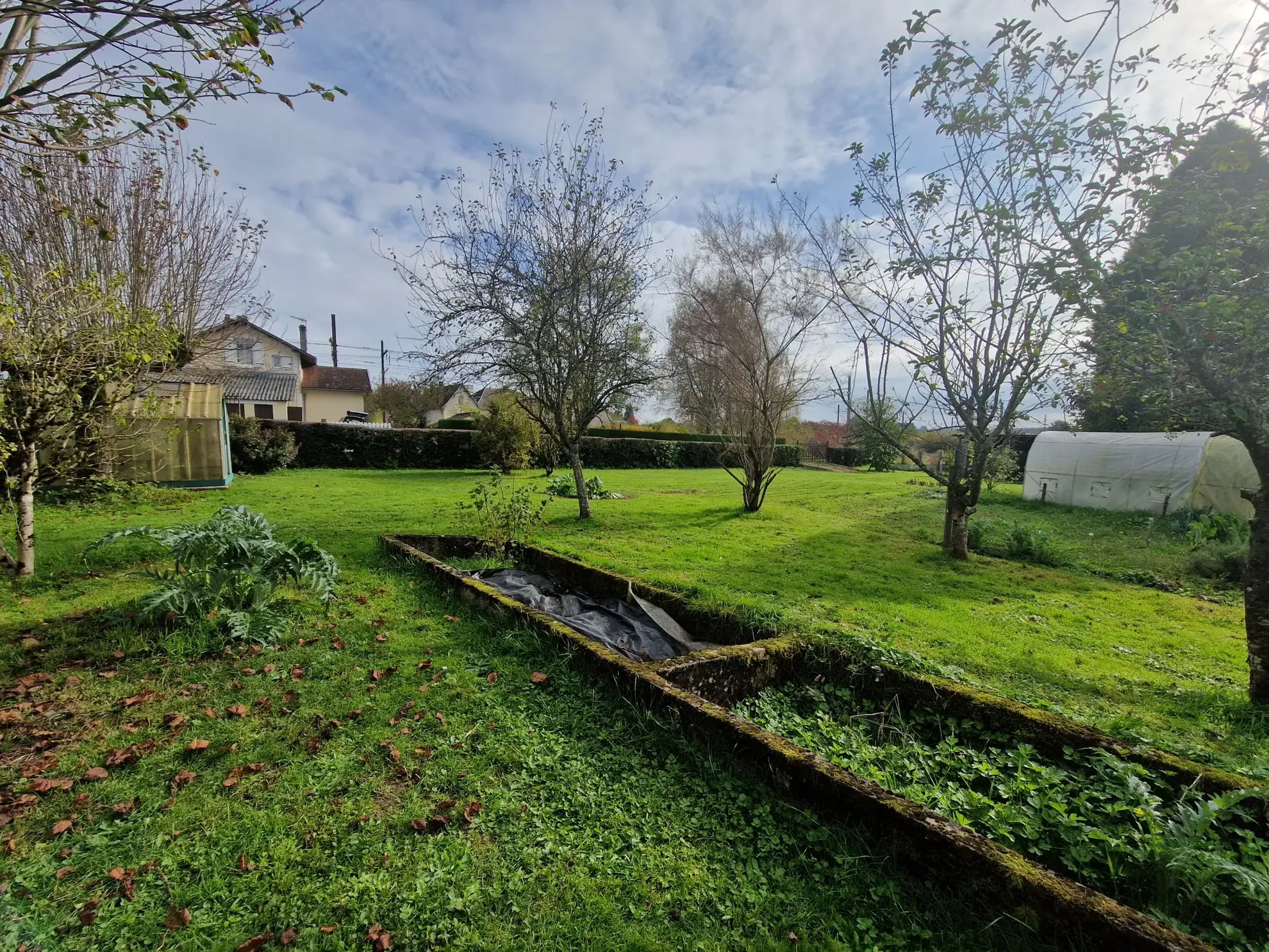 Maison en pierres avec extérieur cosy à Masseret, 4 chambres, jardin et accès facile 