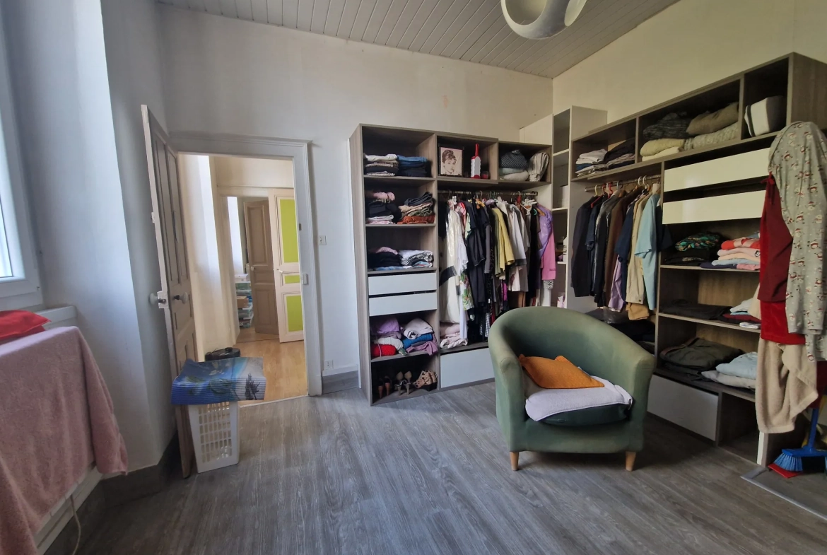 Maison en pierres avec extérieur cosy à Masseret, 4 chambres, jardin et accès facile 