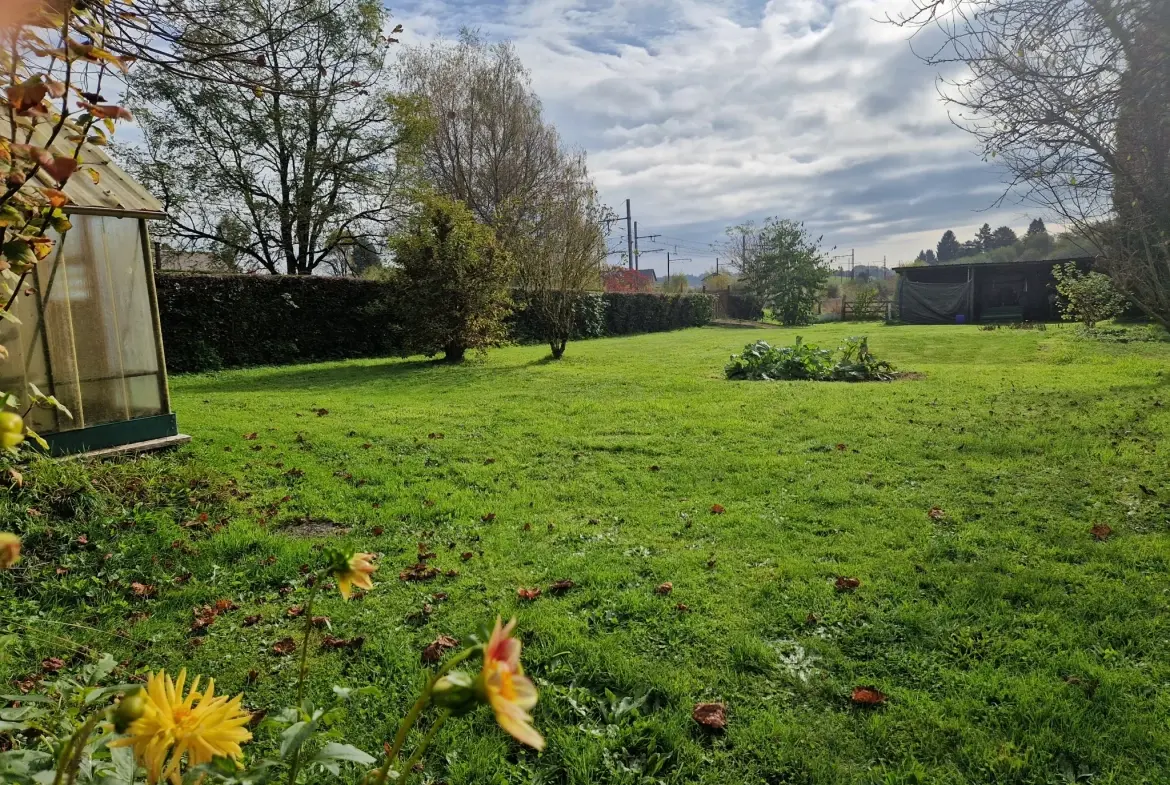 Maison en pierres avec extérieur cosy à Masseret, 4 chambres, jardin et accès facile 