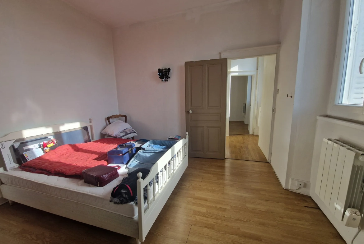 Maison en pierres avec extérieur cosy à Masseret, 4 chambres, jardin et accès facile 