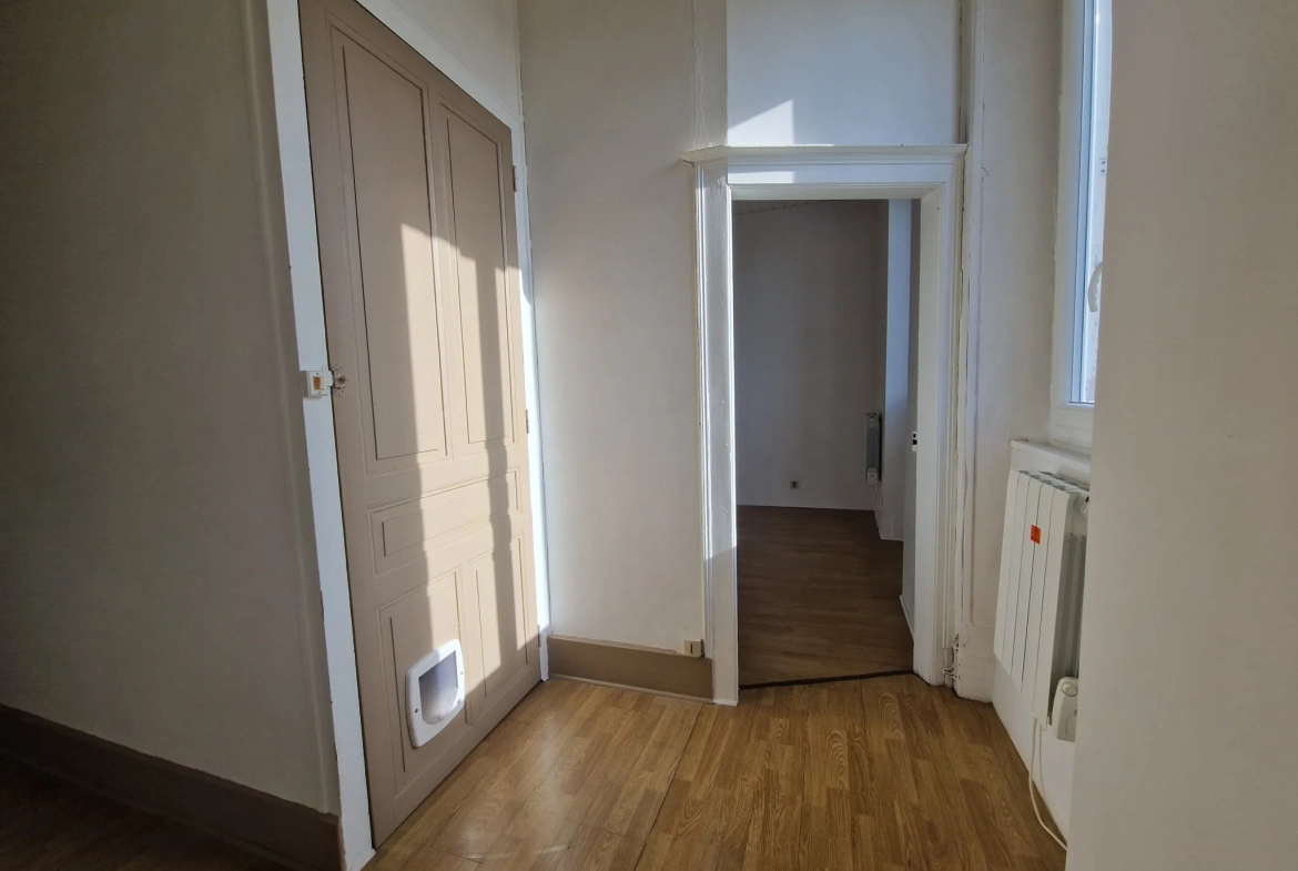 Maison en pierres avec extérieur cosy à Masseret, 4 chambres, jardin et accès facile 