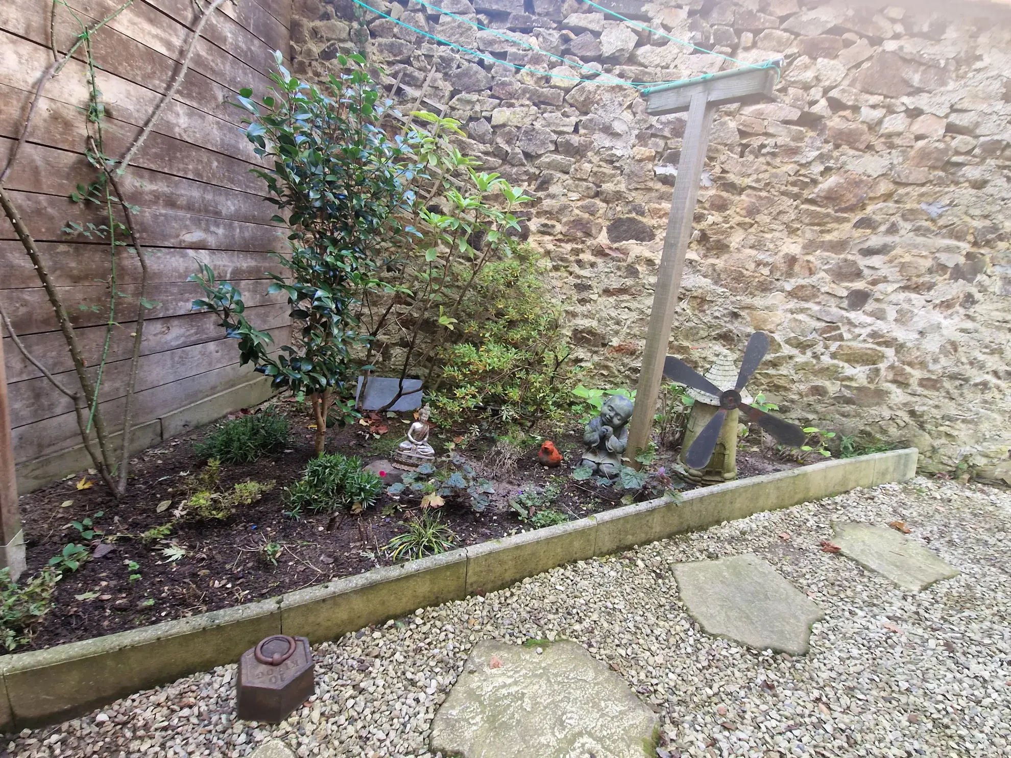 Maison en pierres avec extérieur cosy à Masseret, 4 chambres, jardin et accès facile 